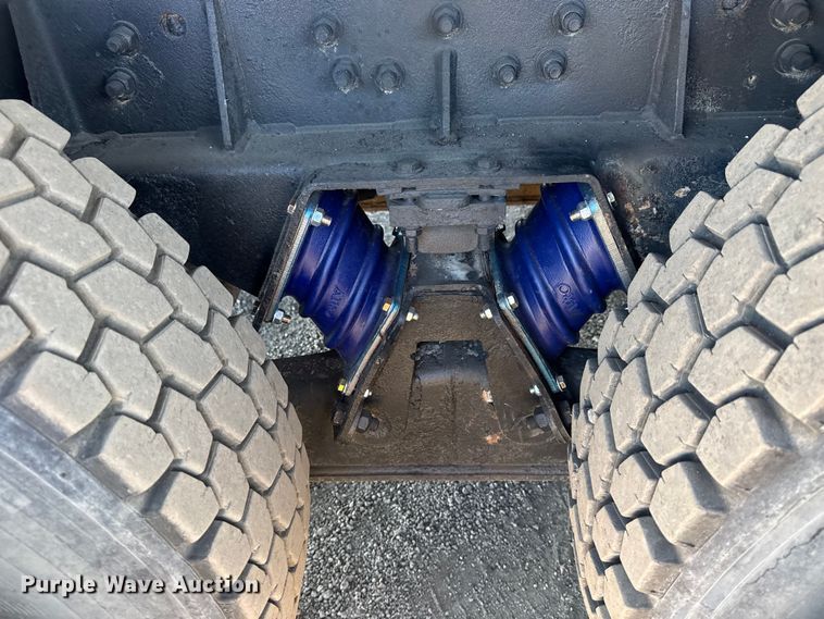 image for item EG2061 2000 Freightliner Classic dump truck