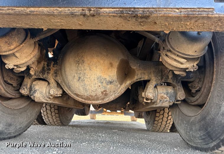 image for item EG2061 2000 Freightliner Classic dump truck