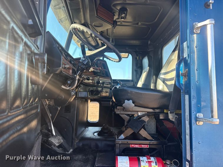image for item EG2061 2000 Freightliner Classic dump truck