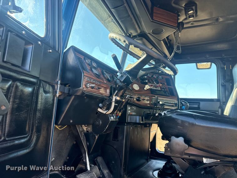 image for item EG2061 2000 Freightliner Classic dump truck