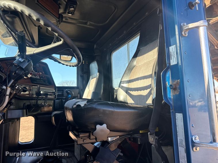 image for item EG2061 2000 Freightliner Classic dump truck