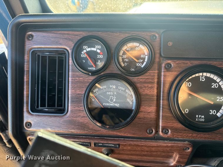 image for item EG2061 2000 Freightliner Classic dump truck