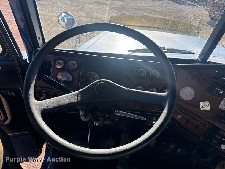 image for item EG2061 2000 Freightliner Classic dump truck
