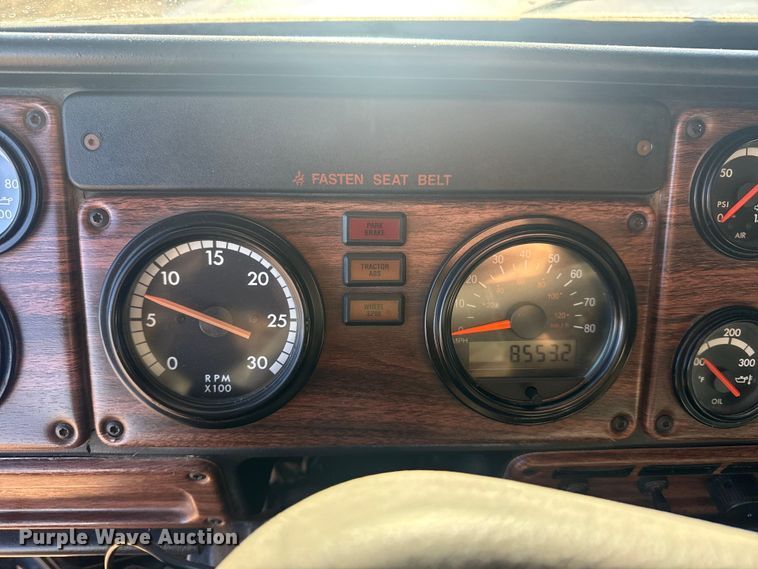 image for item EG2061 2000 Freightliner Classic dump truck