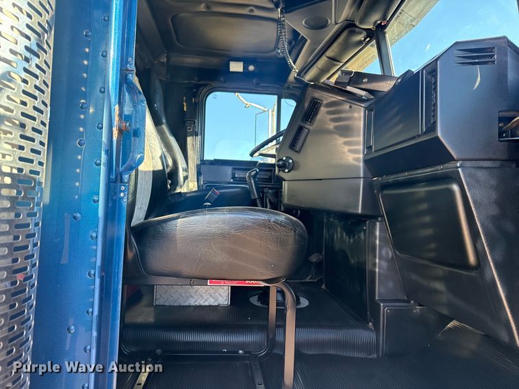 image for item EG2061 2000 Freightliner Classic dump truck