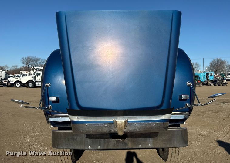 image for item EG2061 2000 Freightliner Classic dump truck