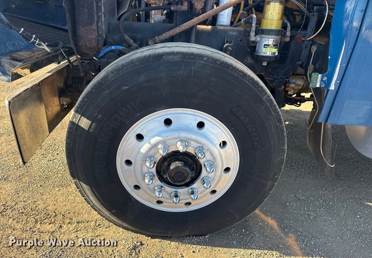 image for item EG2061 2000 Freightliner Classic dump truck