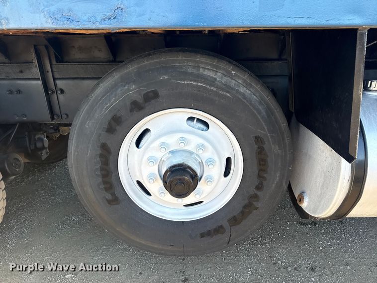 image for item EG2061 2000 Freightliner Classic dump truck