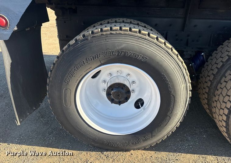 image for item EG2061 2000 Freightliner Classic dump truck