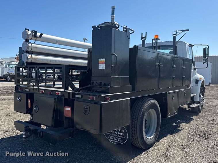 image for item EG2156 2018 International 4300 flatbed truck