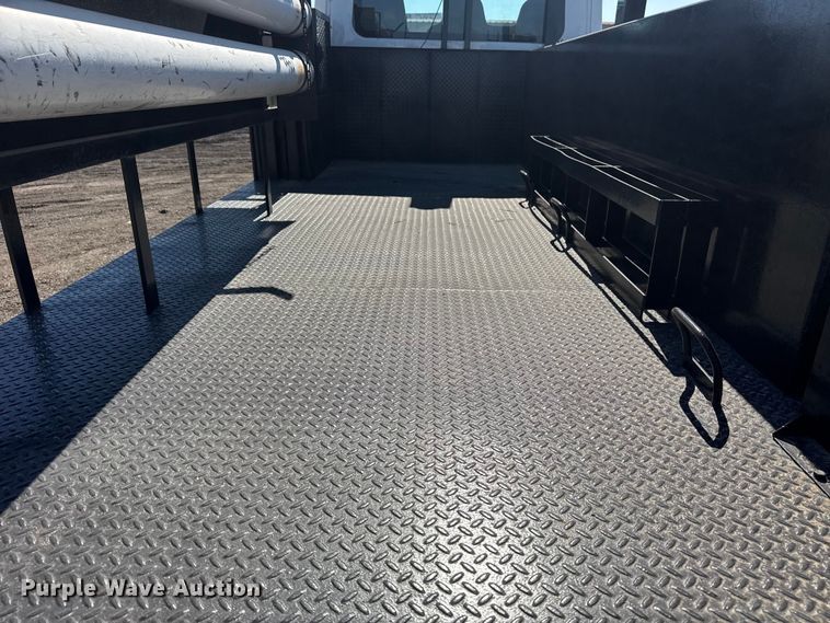 image for item EG2156 2018 International 4300 flatbed truck