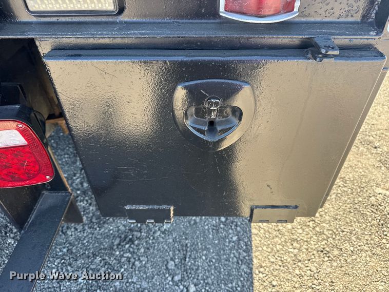 image for item EG2156 2018 International 4300 flatbed truck