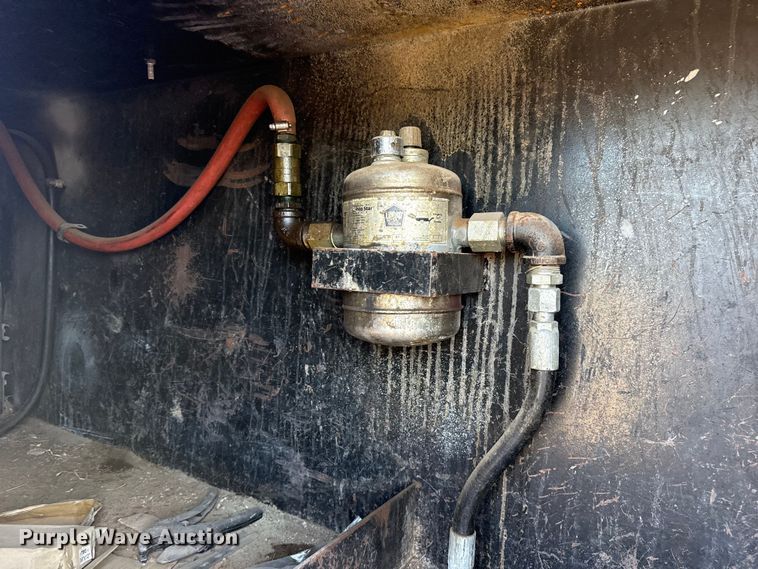 image for item EG2156 2018 International 4300 flatbed truck