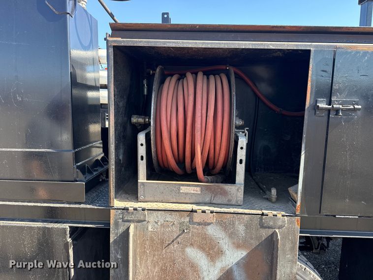 image for item EG2156 2018 International 4300 flatbed truck