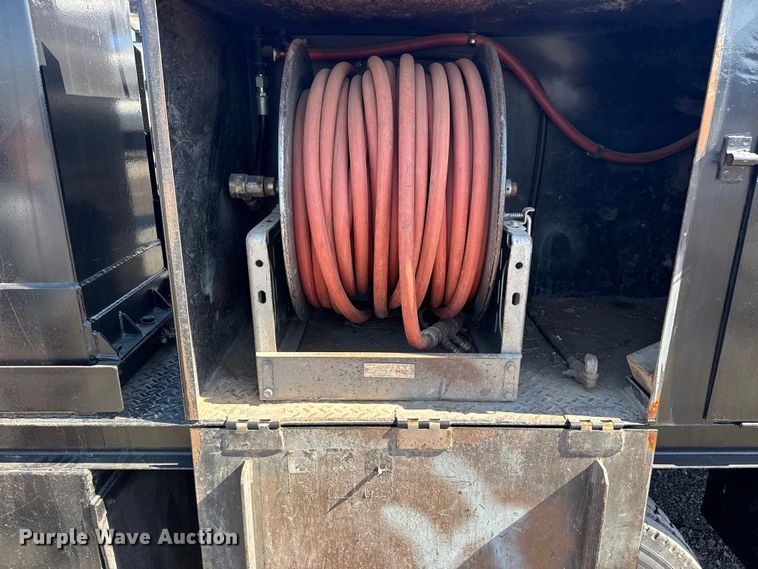 image for item EG2156 2018 International 4300 flatbed truck