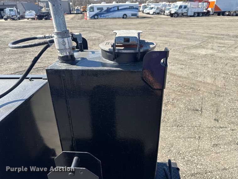 image for item EG2156 2018 International 4300 flatbed truck