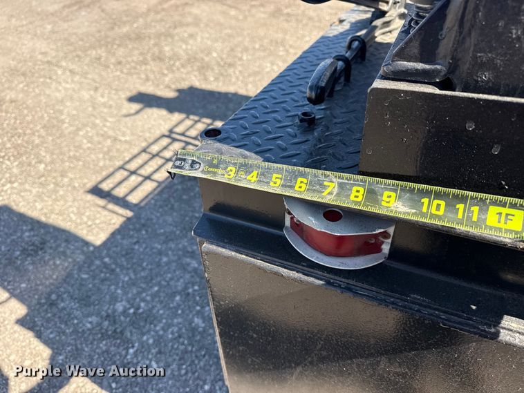 image for item EG2156 2018 International 4300 flatbed truck