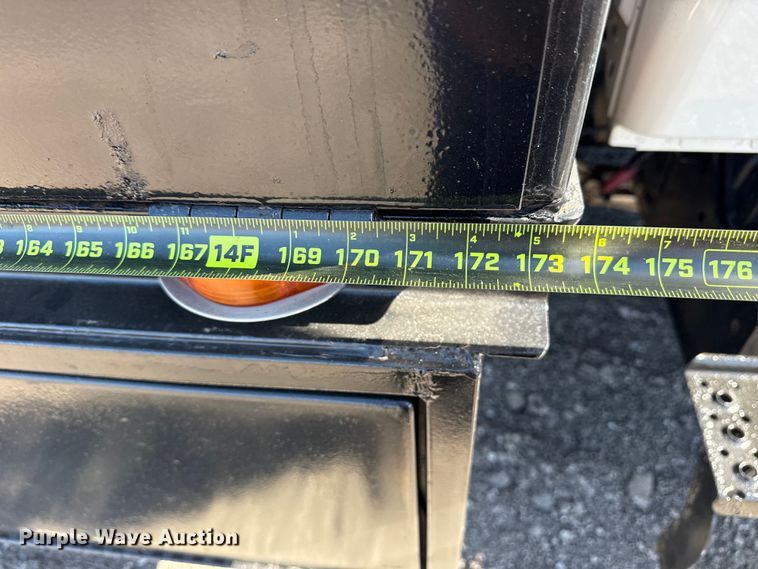 image for item EG2156 2018 International 4300 flatbed truck