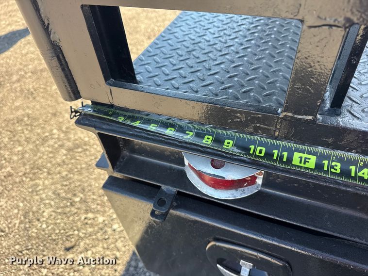 image for item EG2156 2018 International 4300 flatbed truck