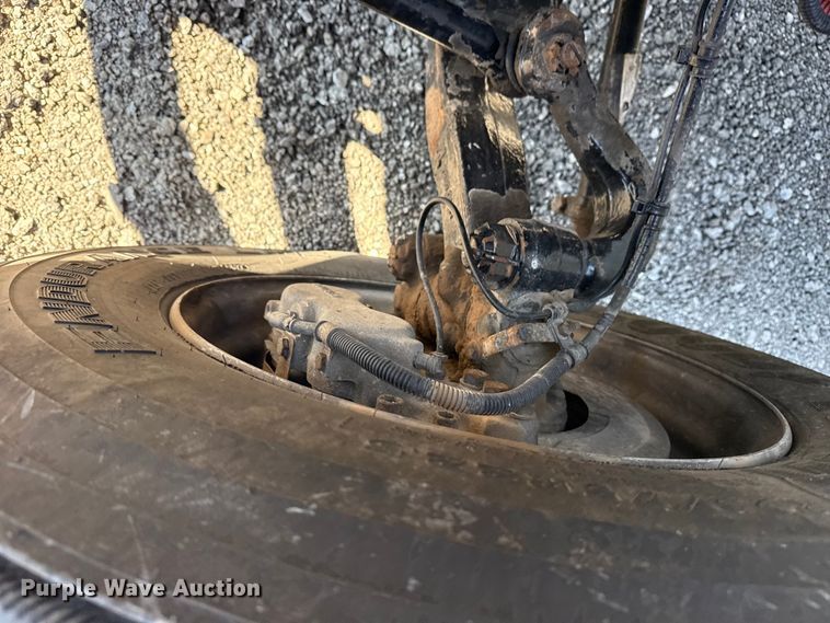 image for item EG2156 2018 International 4300 flatbed truck