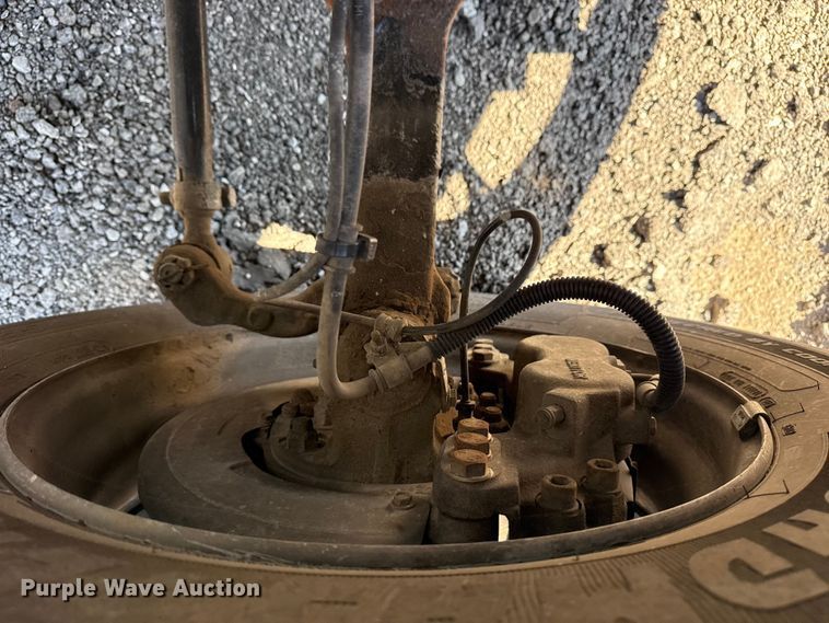 image for item EG2156 2018 International 4300 flatbed truck