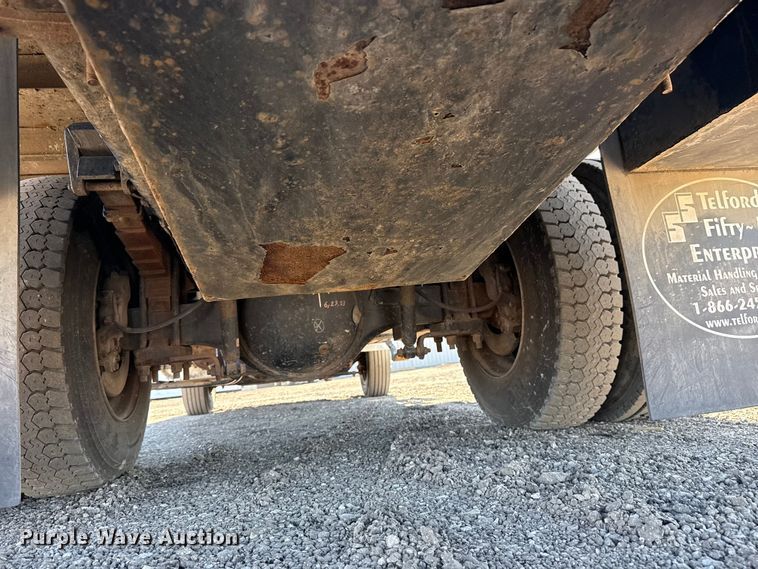 image for item EG2156 2018 International 4300 flatbed truck