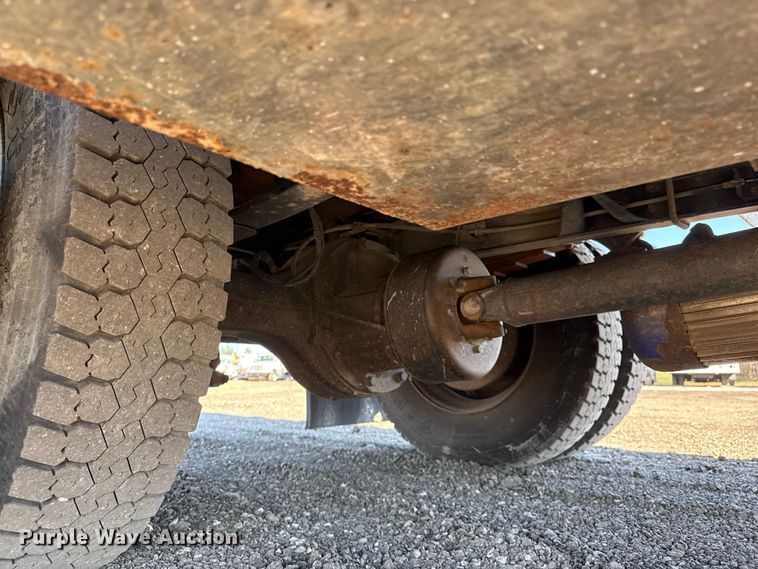 image for item EG2156 2018 International 4300 flatbed truck