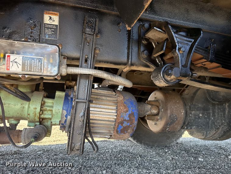 image for item EG2156 2018 International 4300 flatbed truck