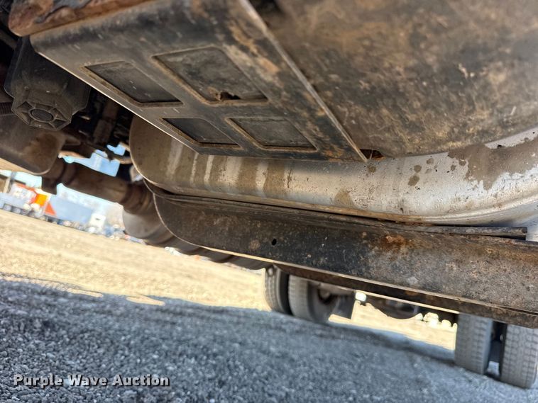 image for item EG2156 2018 International 4300 flatbed truck