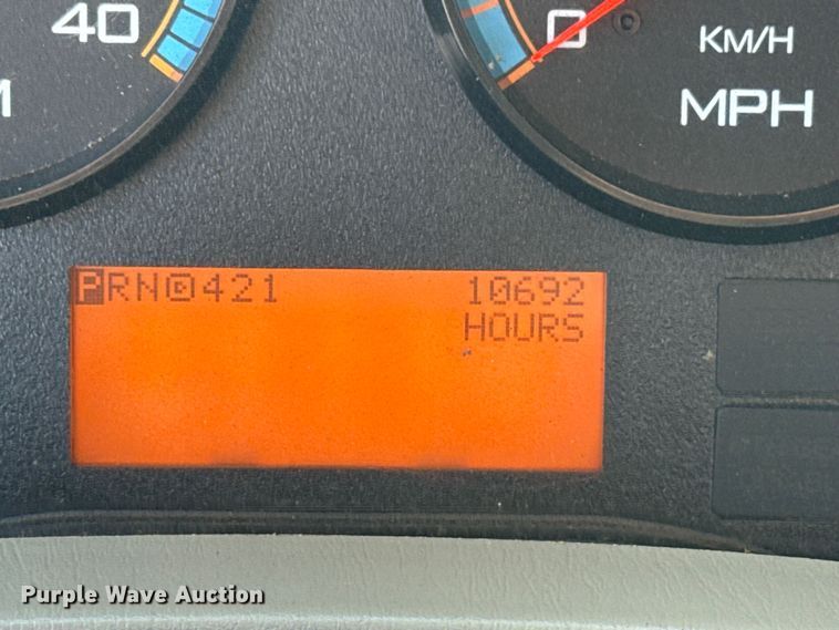 image for item EG2156 2018 International 4300 flatbed truck