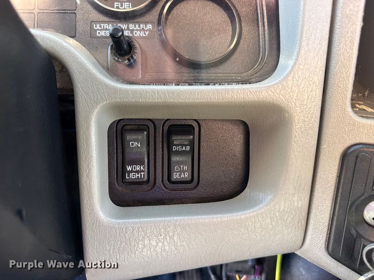 image for item EG2156 2018 International 4300 flatbed truck