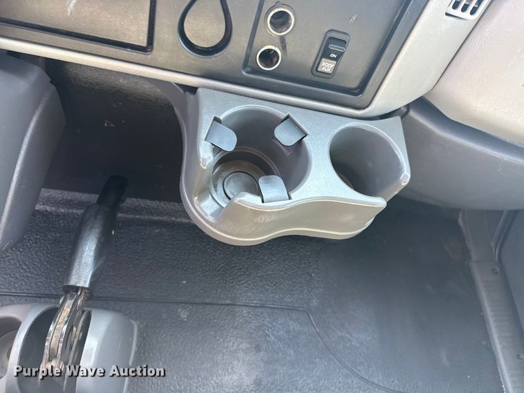 image for item EG2156 2018 International 4300 flatbed truck