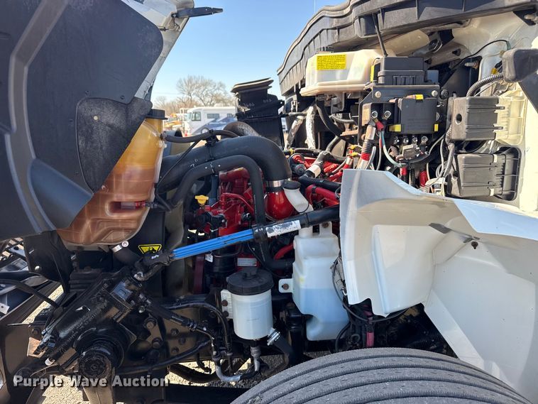 image for item EG2156 2018 International 4300 flatbed truck