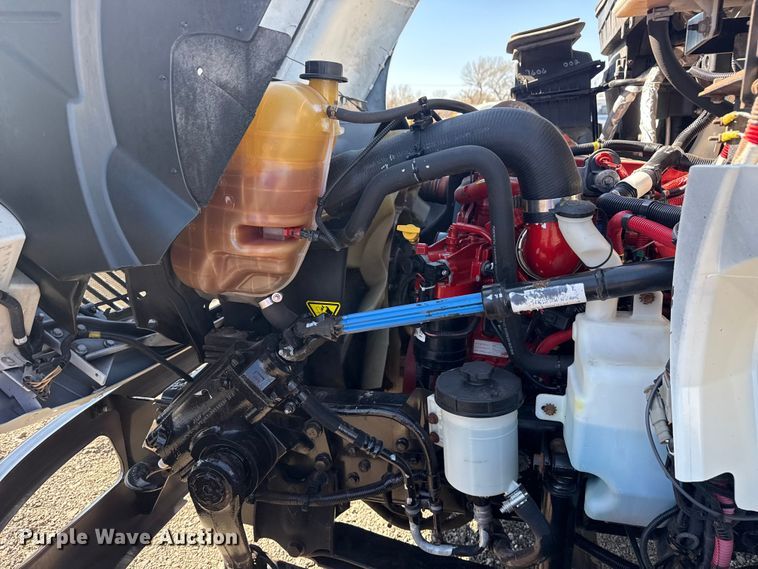 image for item EG2156 2018 International 4300 flatbed truck