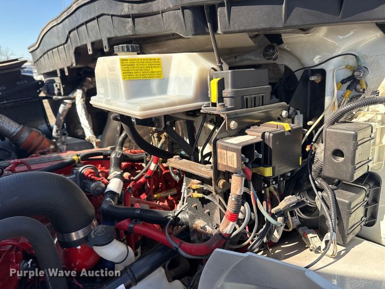 image for item EG2156 2018 International 4300 flatbed truck