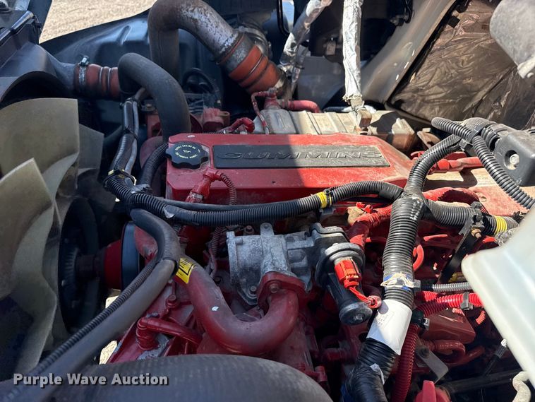 image for item EG2156 2018 International 4300 flatbed truck