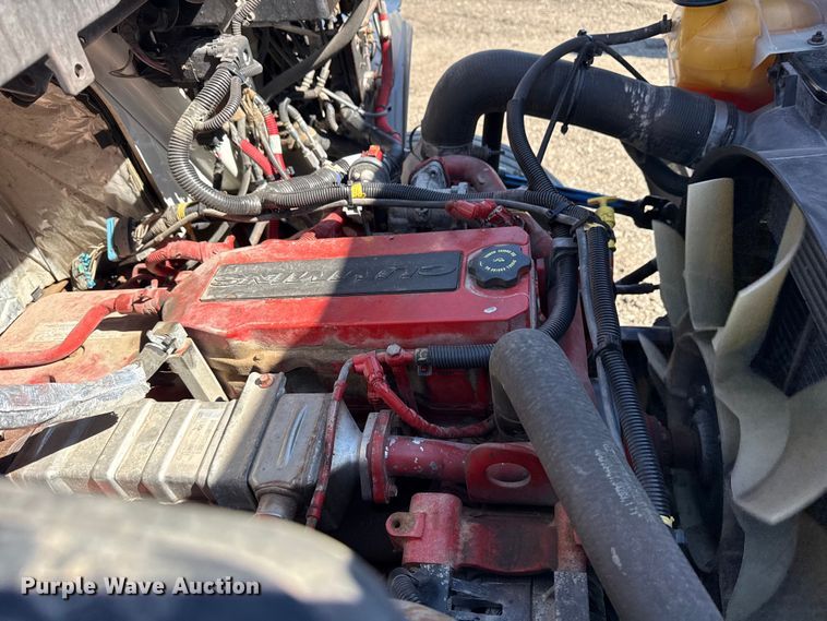 image for item EG2156 2018 International 4300 flatbed truck