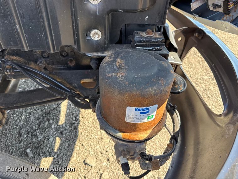 image for item EG2156 2018 International 4300 flatbed truck