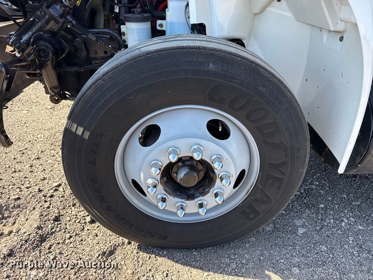 image for item EG2156 2018 International 4300 flatbed truck