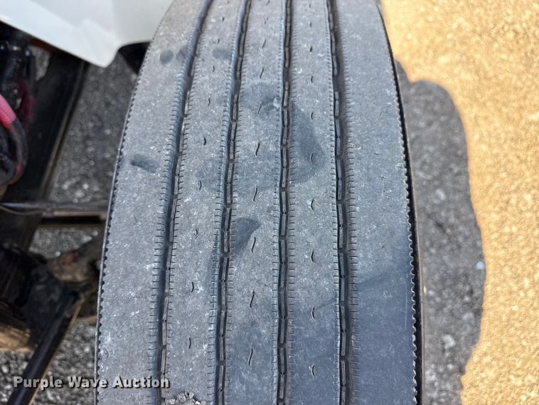 image for item EG2156 2018 International 4300 flatbed truck