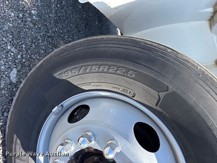 image for item EG2156 2018 International 4300 flatbed truck