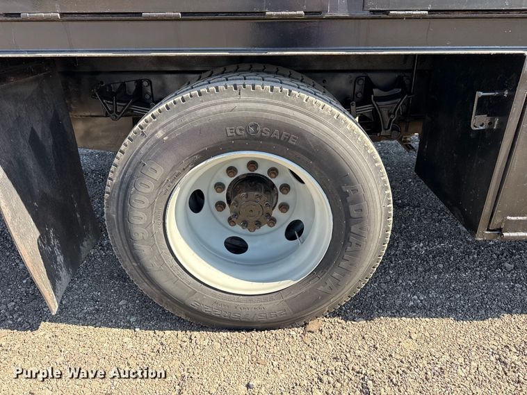 image for item EG2156 2018 International 4300 flatbed truck