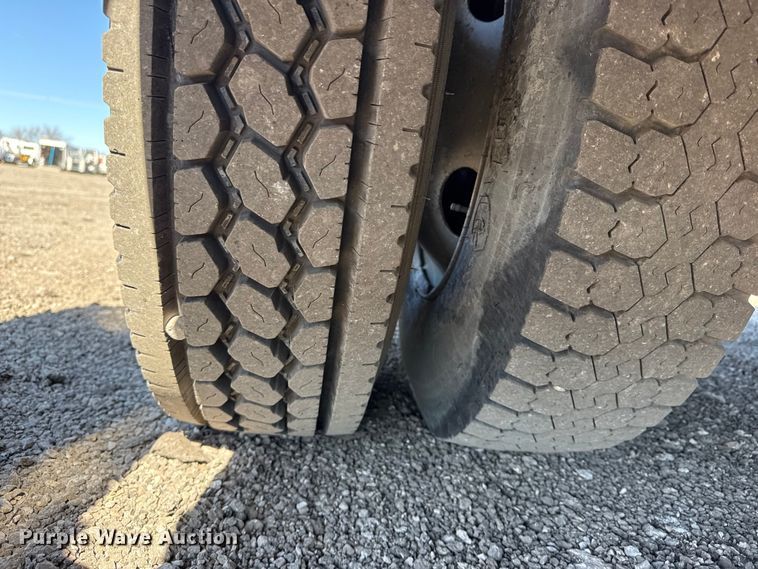 image for item EG2156 2018 International 4300 flatbed truck