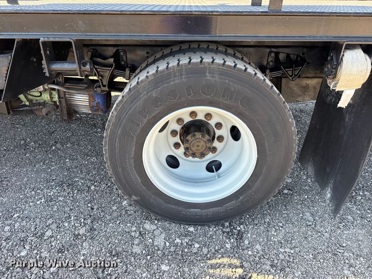 image for item EG2156 2018 International 4300 flatbed truck