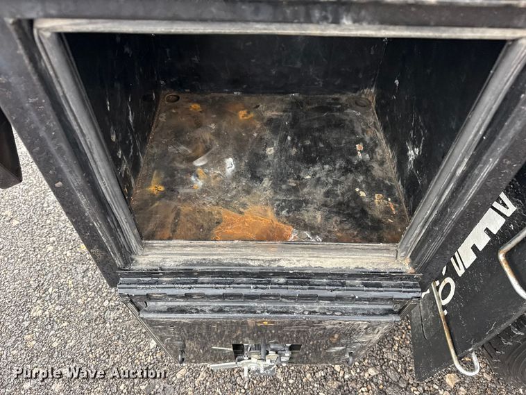 image for item EG2157 2016 RAM 4500HD Crew Cab flatbed pickup truck