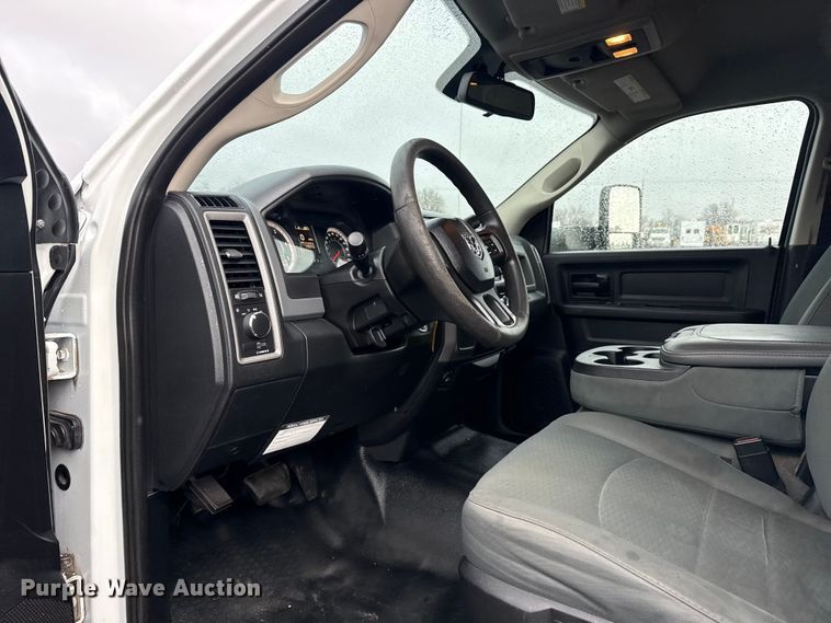 image for item EG2157 2016 RAM 4500HD Crew Cab flatbed pickup truck