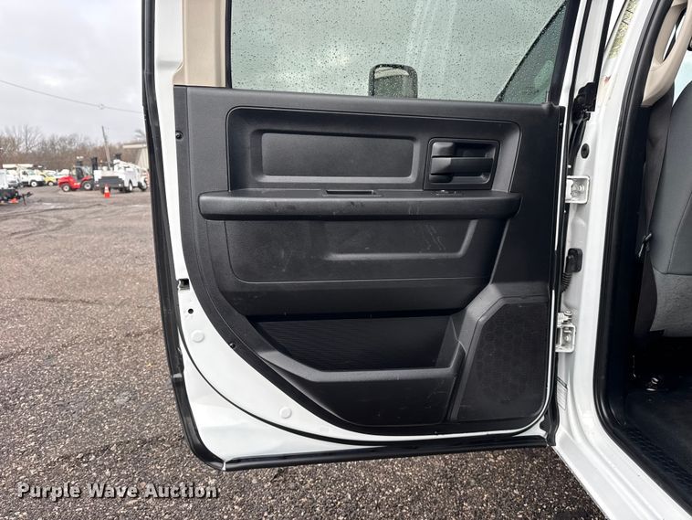 image for item EG2157 2016 RAM 4500HD Crew Cab flatbed pickup truck