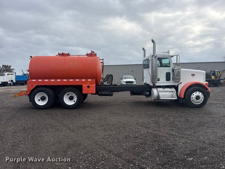 image for item EG8841 2007 Peterbilt 357 tank truck
