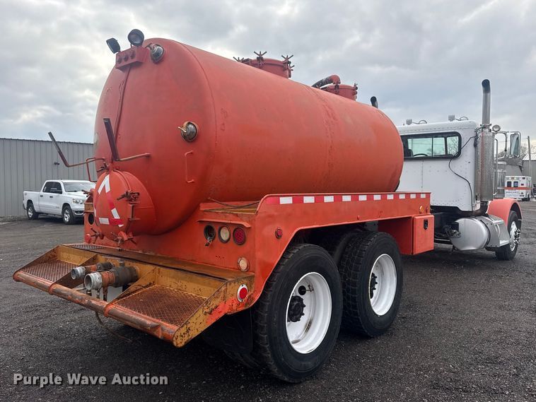 image for item EG8841 2007 Peterbilt 357 tank truck