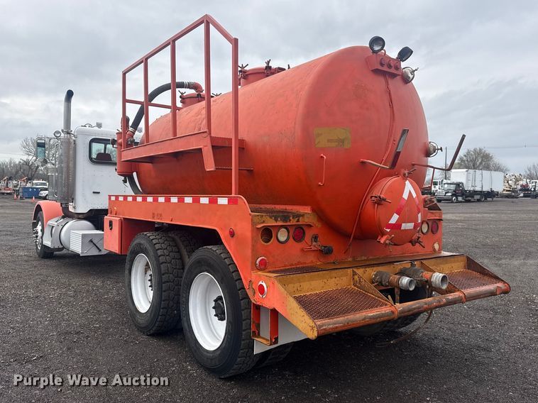 image for item EG8841 2007 Peterbilt 357 tank truck